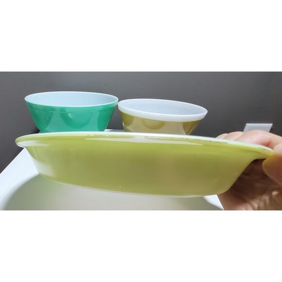 Vintage Pyrex Primary Nesting Mixing Bowls And Pie Baking Dish